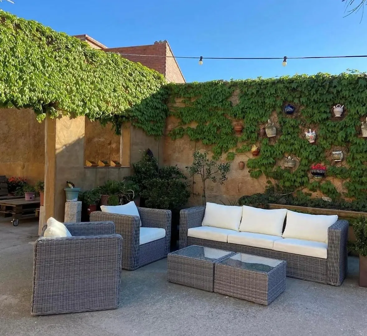 Turisme Rural Can Genis Guest House Peralada